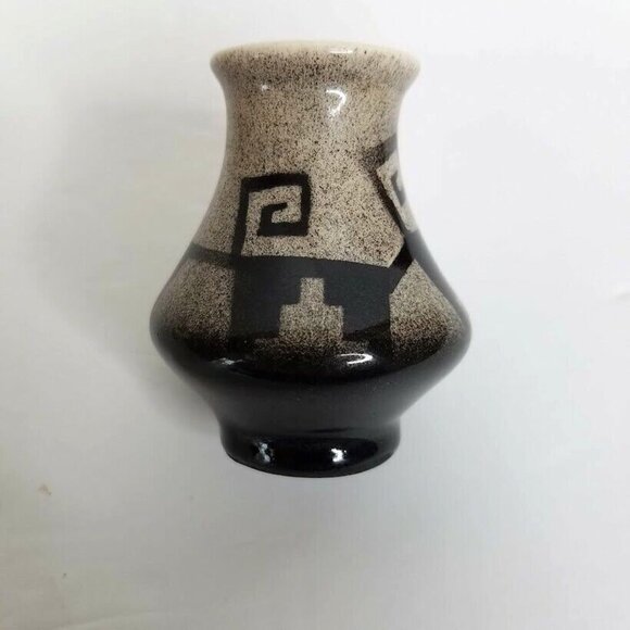 Handcrafted 1987 Native American-Inspired Pottery Vase With Geometric Design - Picture 5 of 7